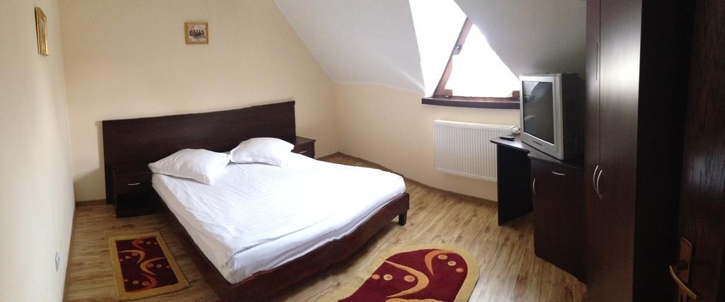 Pensiunea Diana Hotel Făgăraş Buitenkant foto